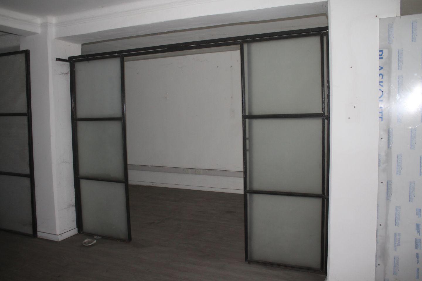 Foto de Excelente Local ALQUILER - Córdoba y Paraná - RECOLETA, imagen 2
