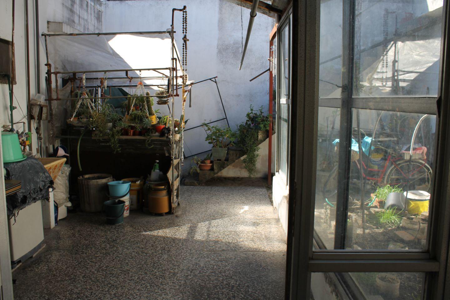 Foto de Casa Venta 3 ambientes con Local, Patio, Deposito y Terraza- Ituzaingó, imagen 3