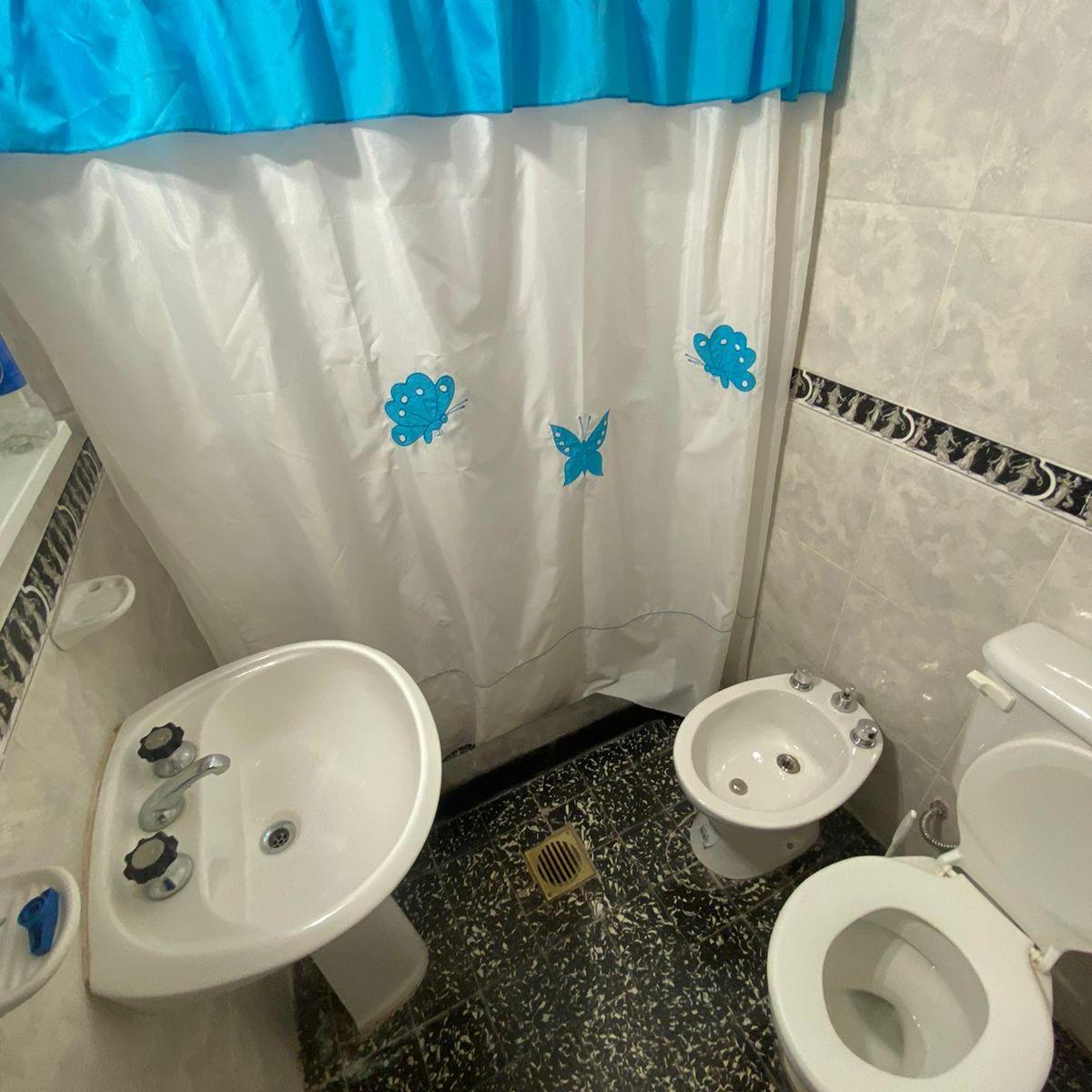 Importante Chalet con Mas de 6000 m² de Terreno y Piscina - Doering 482 5