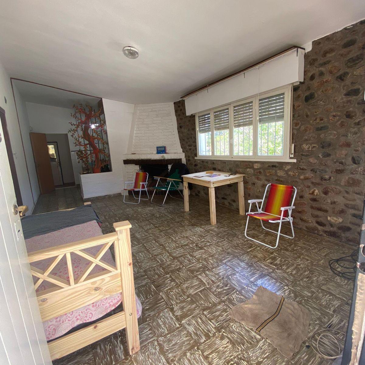 Importante Chalet con Mas de 6000 m² de Terreno y Piscina - Doering 482 1