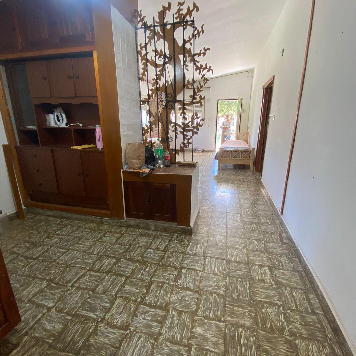 Importante Chalet con Mas de 6000 m² de Terreno y Piscina - Doering 482 2