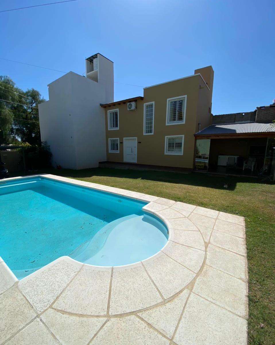 Excepcional Casa Moderna con Piscina en Pleno Centro - Santiago del Estero 551 1