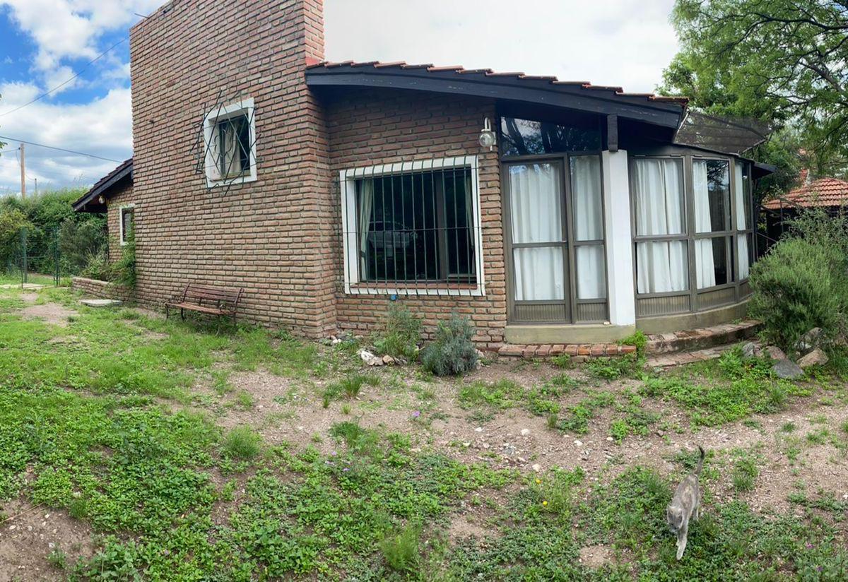 Hermosa Casa con Alucinante Vista y Cabaña Independiente - Neuquen 235 1