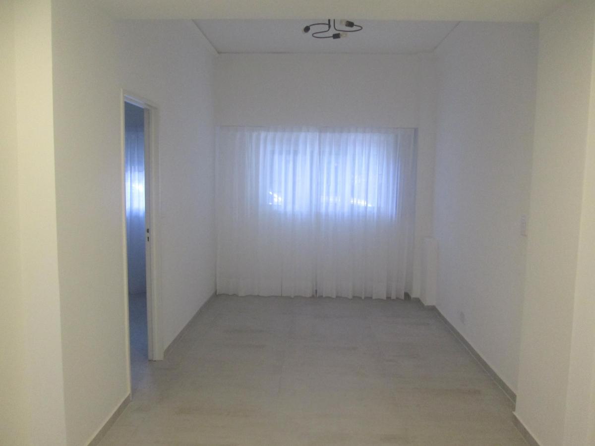 Departamento Tres Ambientes Flores Planta Baja 2