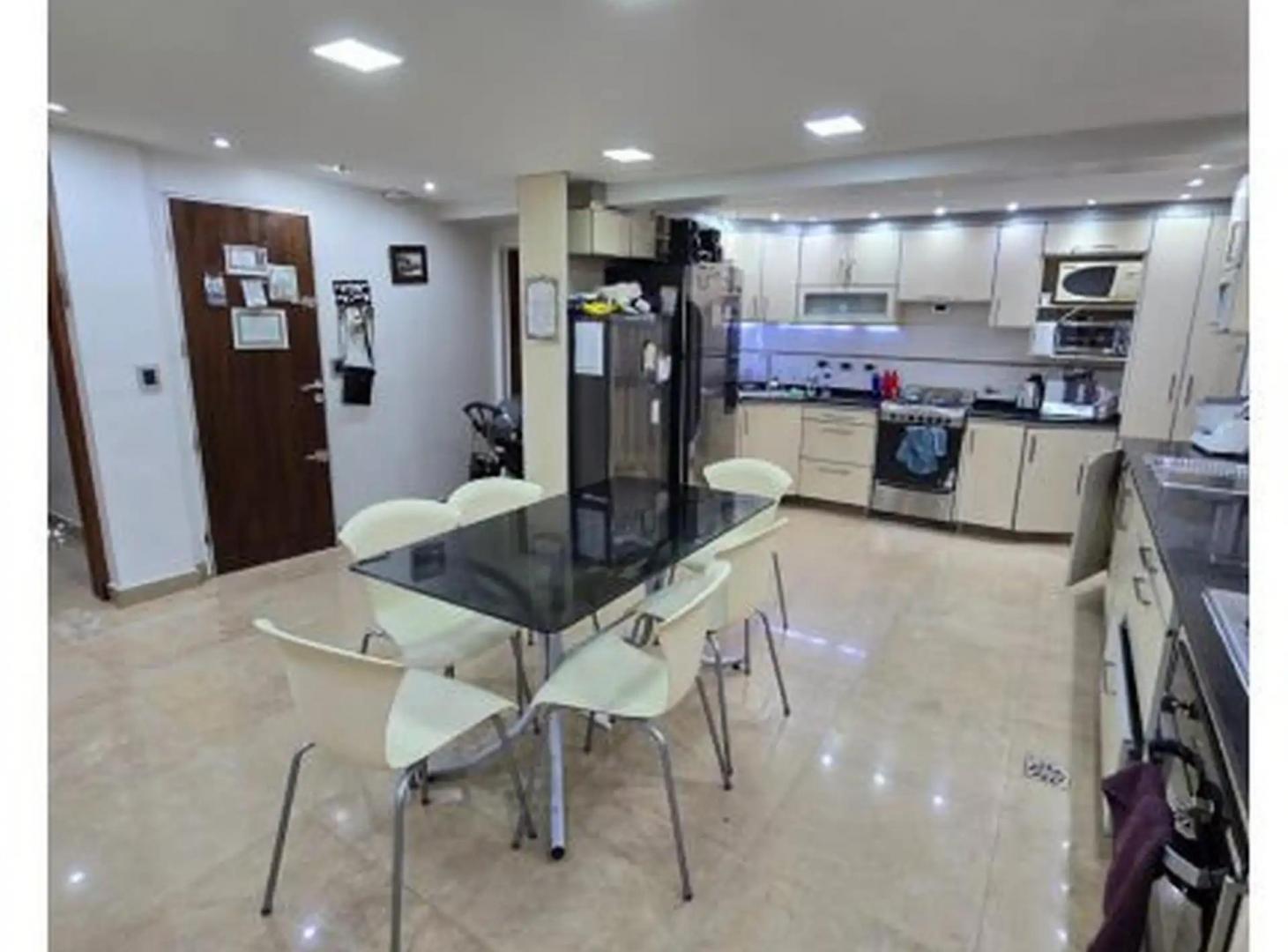 excelente Departamento con 4 habitaciones en venta en Flores Norte