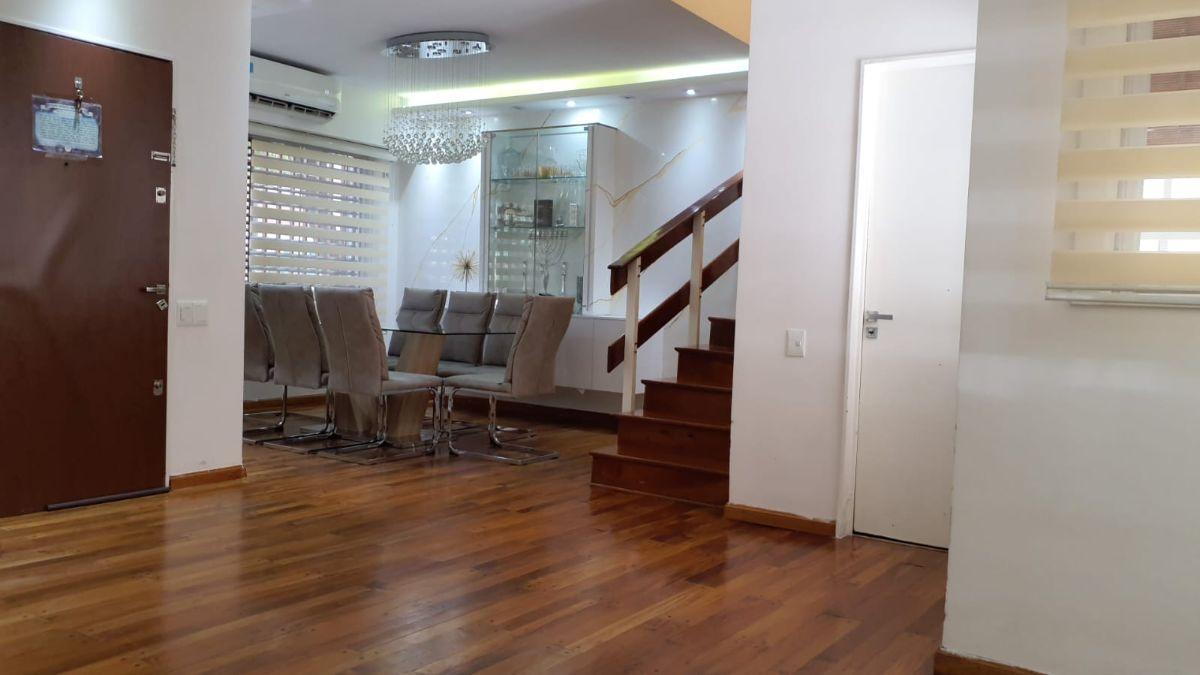 PH tipo Casa con 160 m² y 4 Dormitorios en Venta en Flores Norte