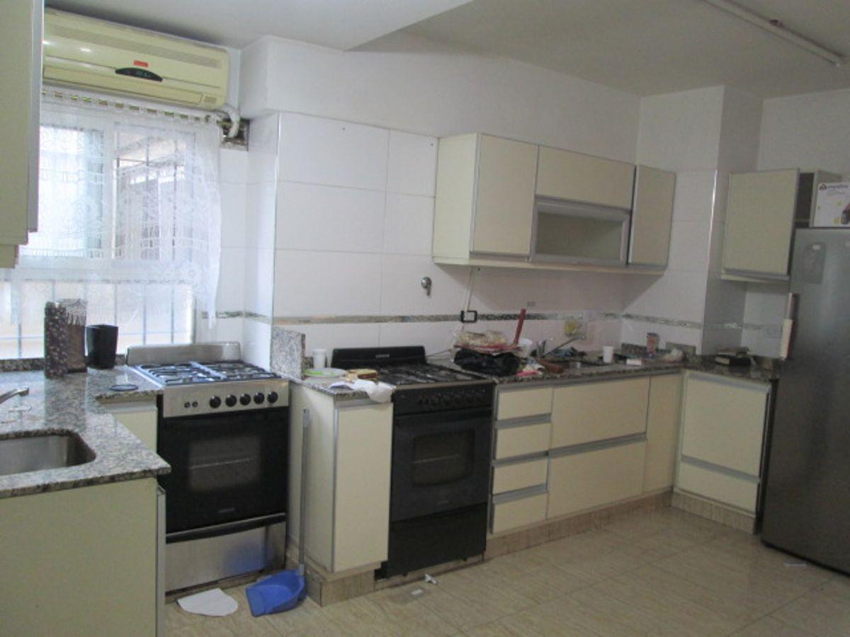 Foto de Departamento de 100 m² con 3 dormitorios +dep c/coch en alquiler en, imagen 5