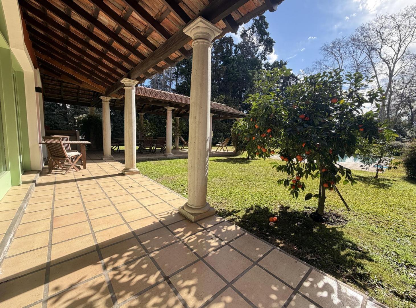 Foto de Casa en venta en Martindale CC, una planta y doble lote., imagen 5