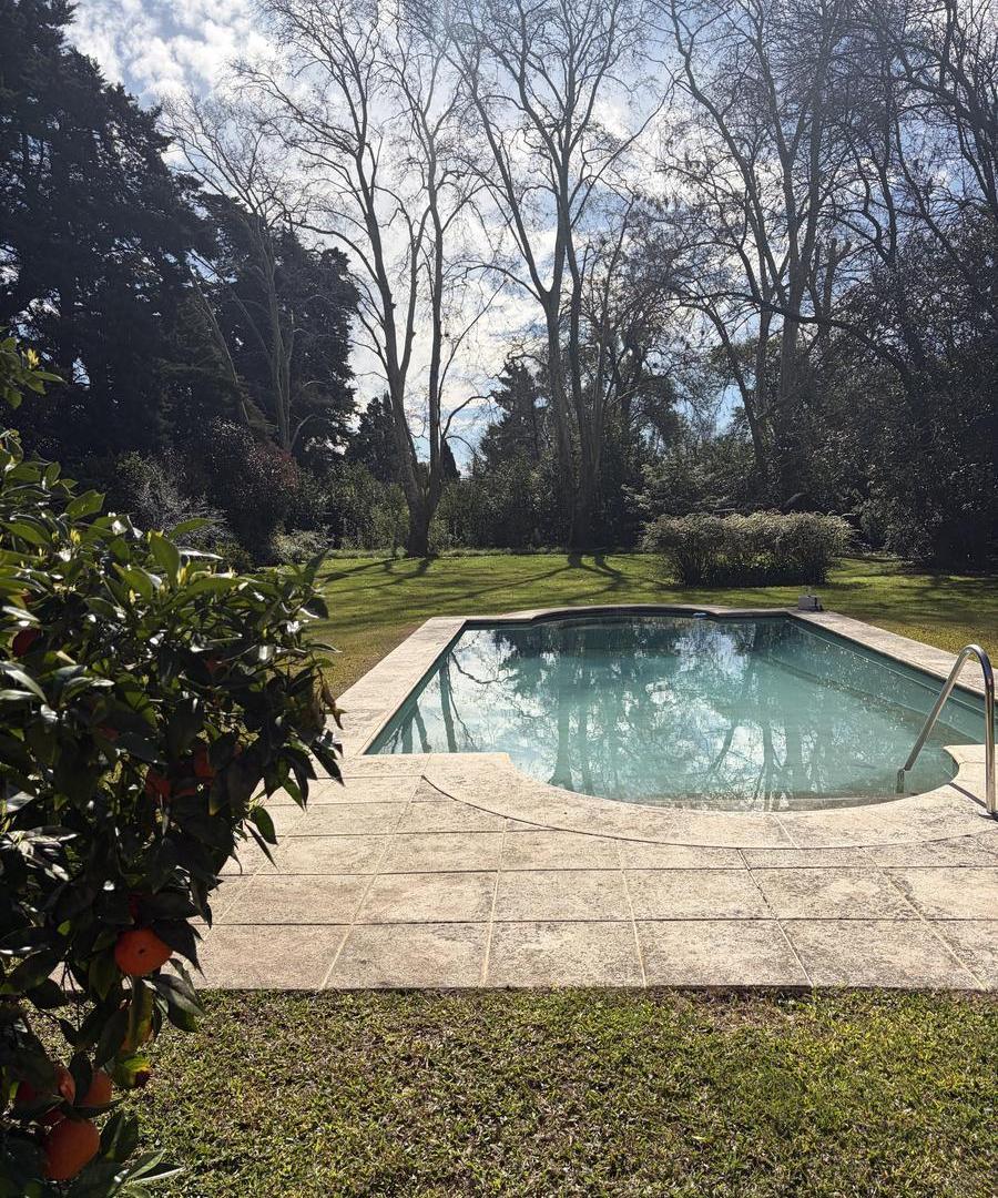 Foto de Casa en venta en Martindale CC, una planta y doble lote., imagen 3