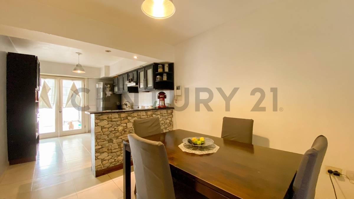 Venta Casa 7 Ambientes Chauvin 2