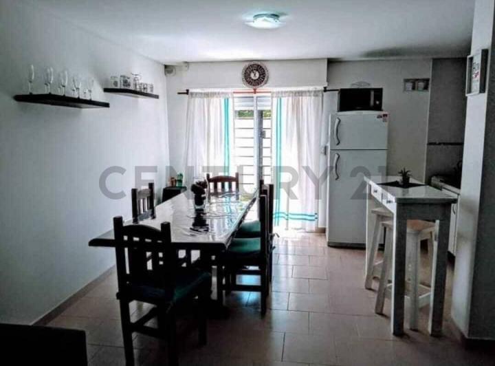 Venta Casa Tipo Tríplex  3 Ambientes  Miramar 4