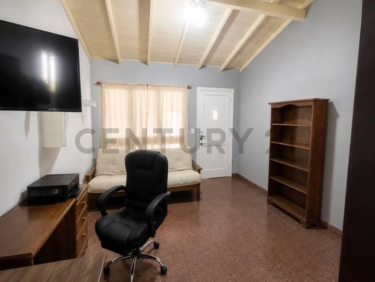 VENTA CASA 3 AMB MÁS DEPARTAMENTO 2 AMB NECOCHEA 4