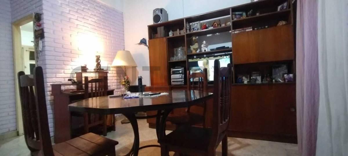 VENTA CASA 3 AMBIENTES PARQUE Y GARAGE