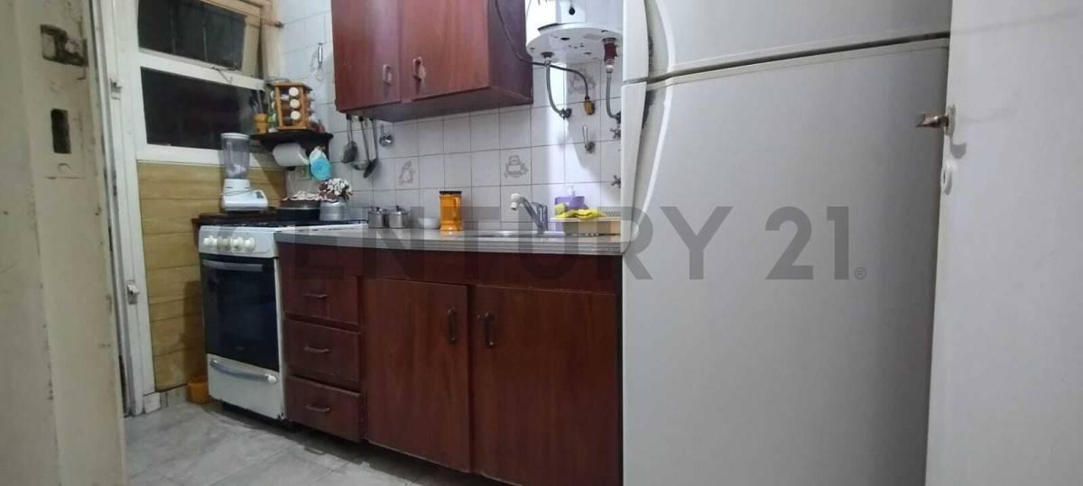 Foto de VENTA CASA 3 AMBIENTES PARQUE Y GARAGE, imagen 4