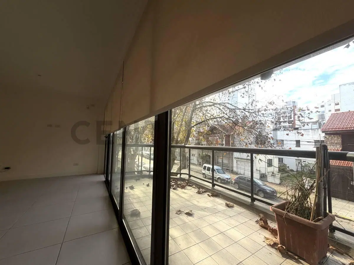 ALQUILER SEMIPISO DE CATEORÍA 4 AMBIENTES CON COCHERA PERLA NORTE 4