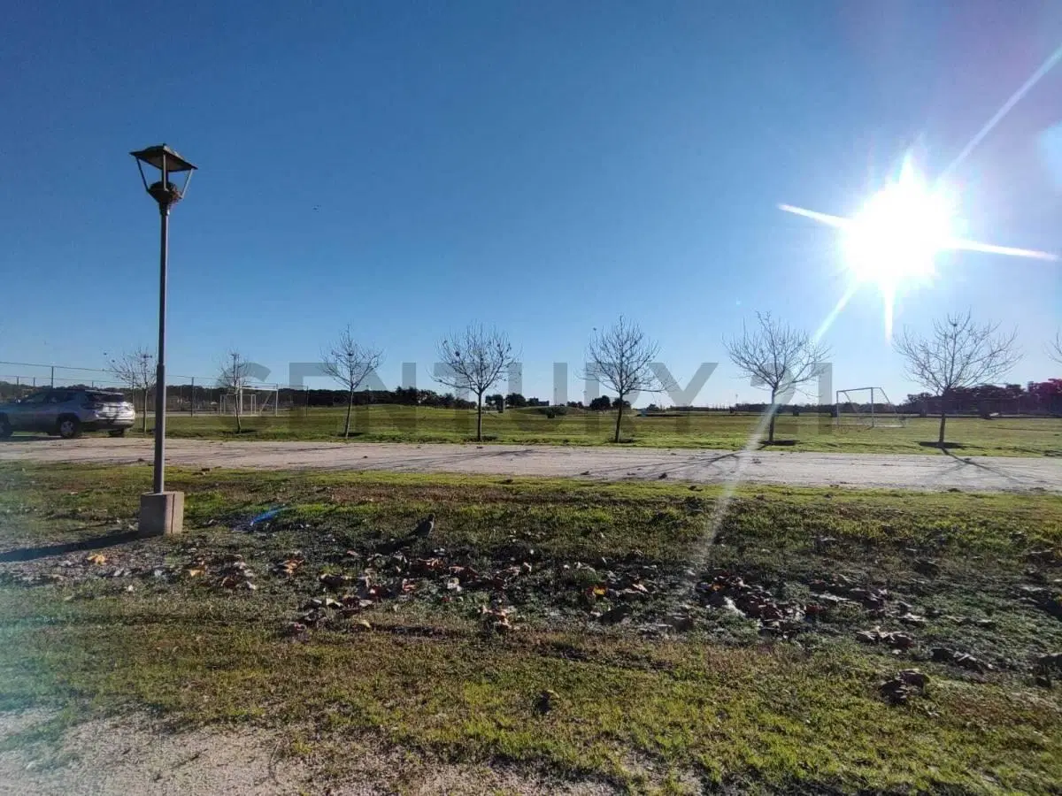 VENTA LOTE  881 M2 EN BARRIO PRIVADO LA CERCANIA 3
