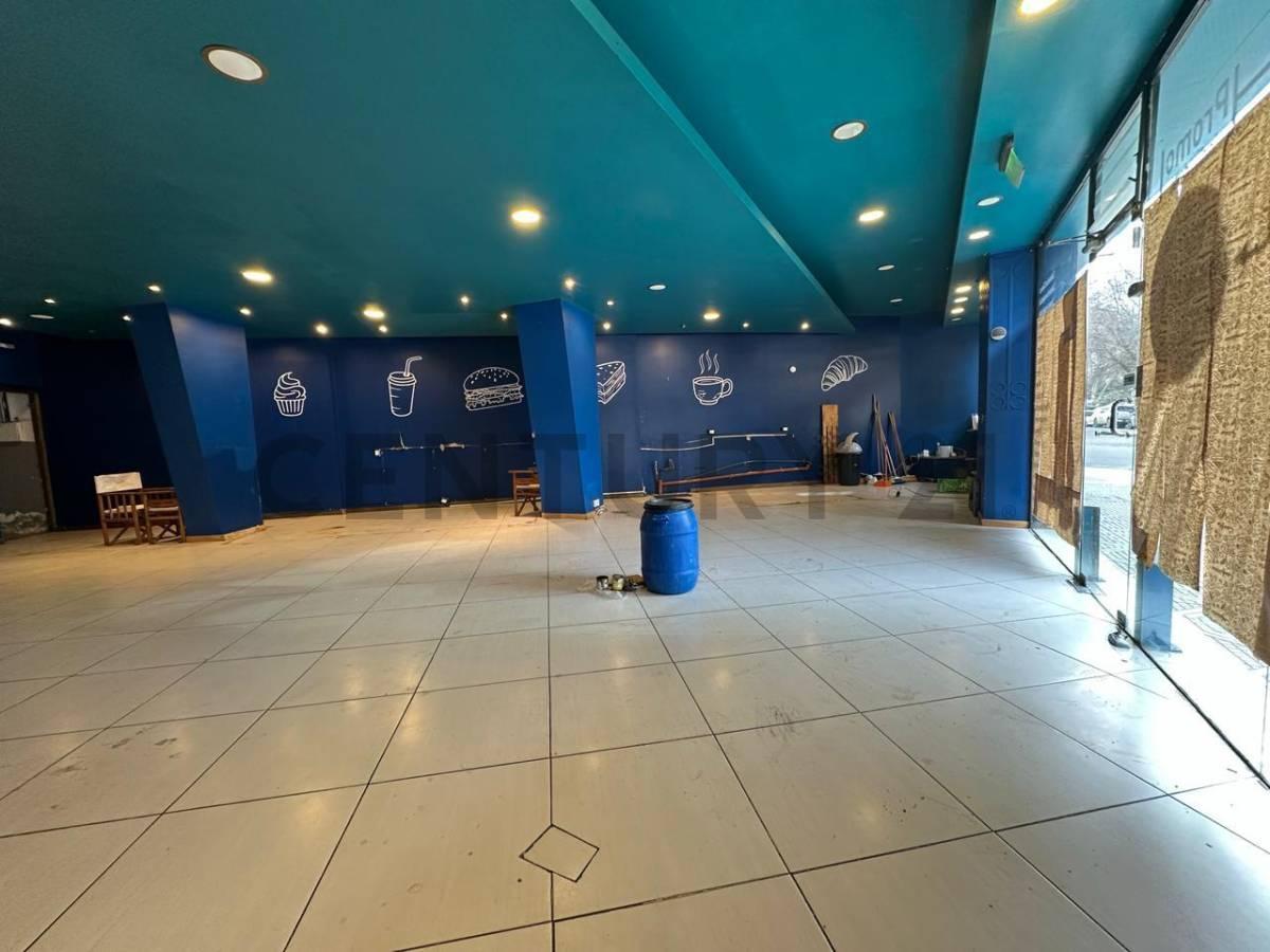 Foto de VENTA LOCAL COMERCIAL CON SOTANO Y PATIO, imagen 5