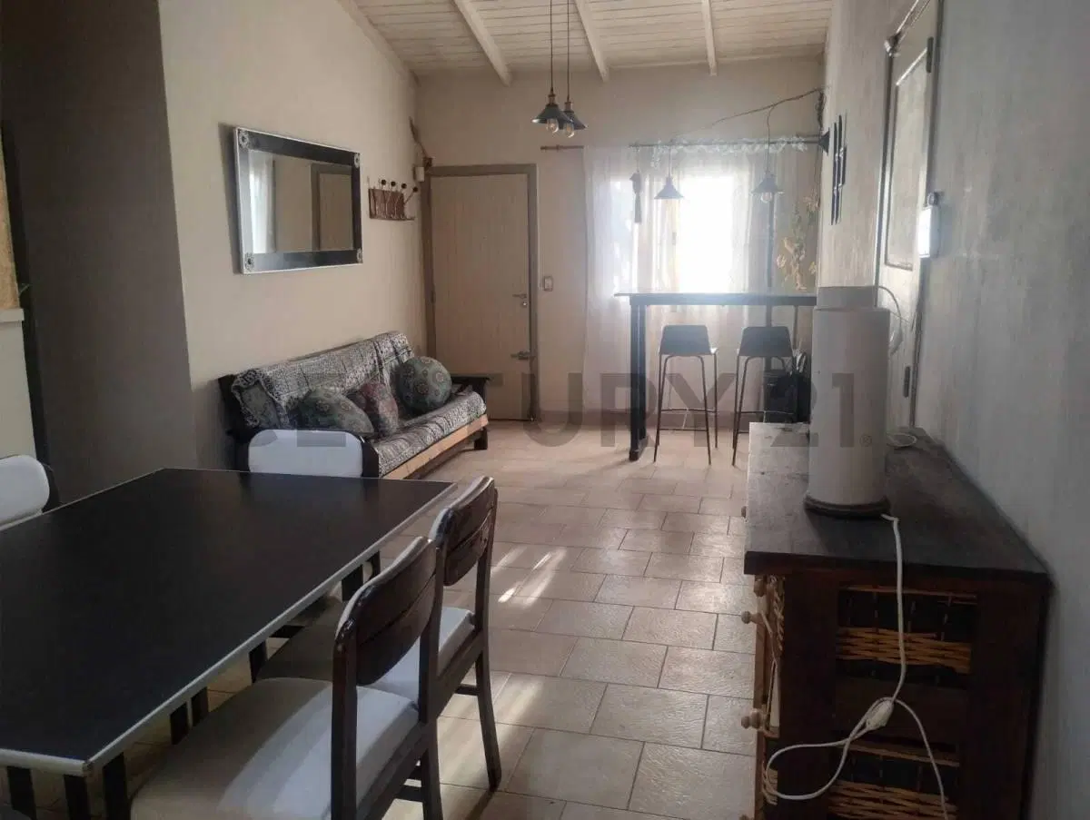 Alquiler Casa 3 ambientes amoblada con cochera Barrio Malvinas Argentinas 4