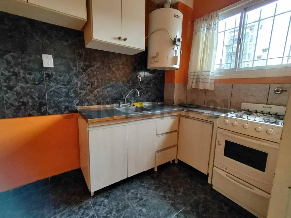 VENTA DEPARTAMENTO DOS AMBIENTES LUMINOSO PLAZA MITRE 3