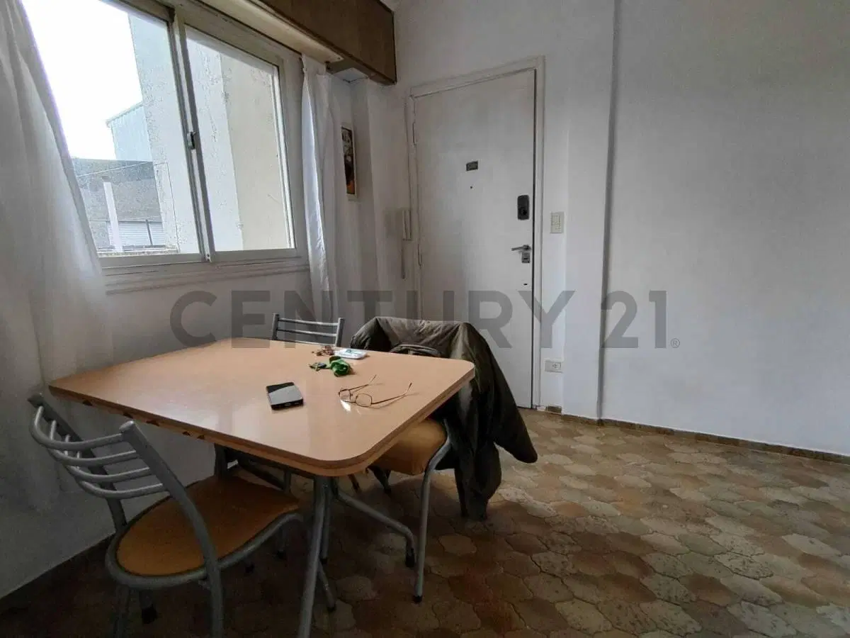 VENTA DEPARTAMENTO DOS AMBIENTES LUMINOSO PLAZA MITRE 8