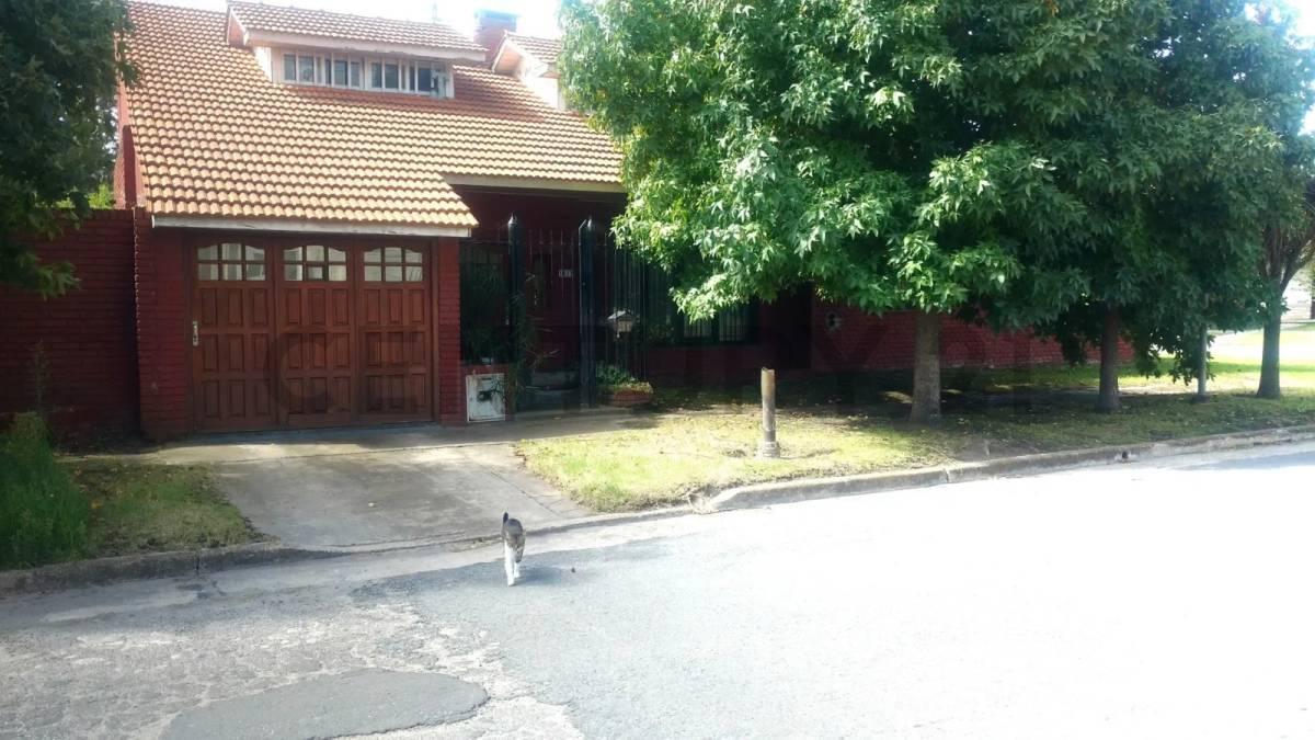 Foto de VENTA CHALET 4 AMBIENTES MAR DEL PLATA PUNTA MOGOTES CON COCHERA, imagen 1