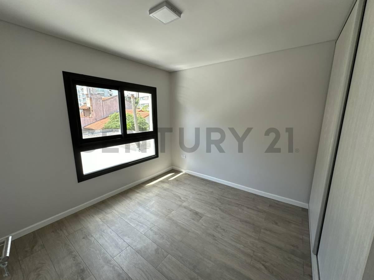 Foto de VENTA DEPARTAMENTO PISO ENTERO DE 4 AMBIENTES ZONA GUEMES CON DOBLE, imagen 4