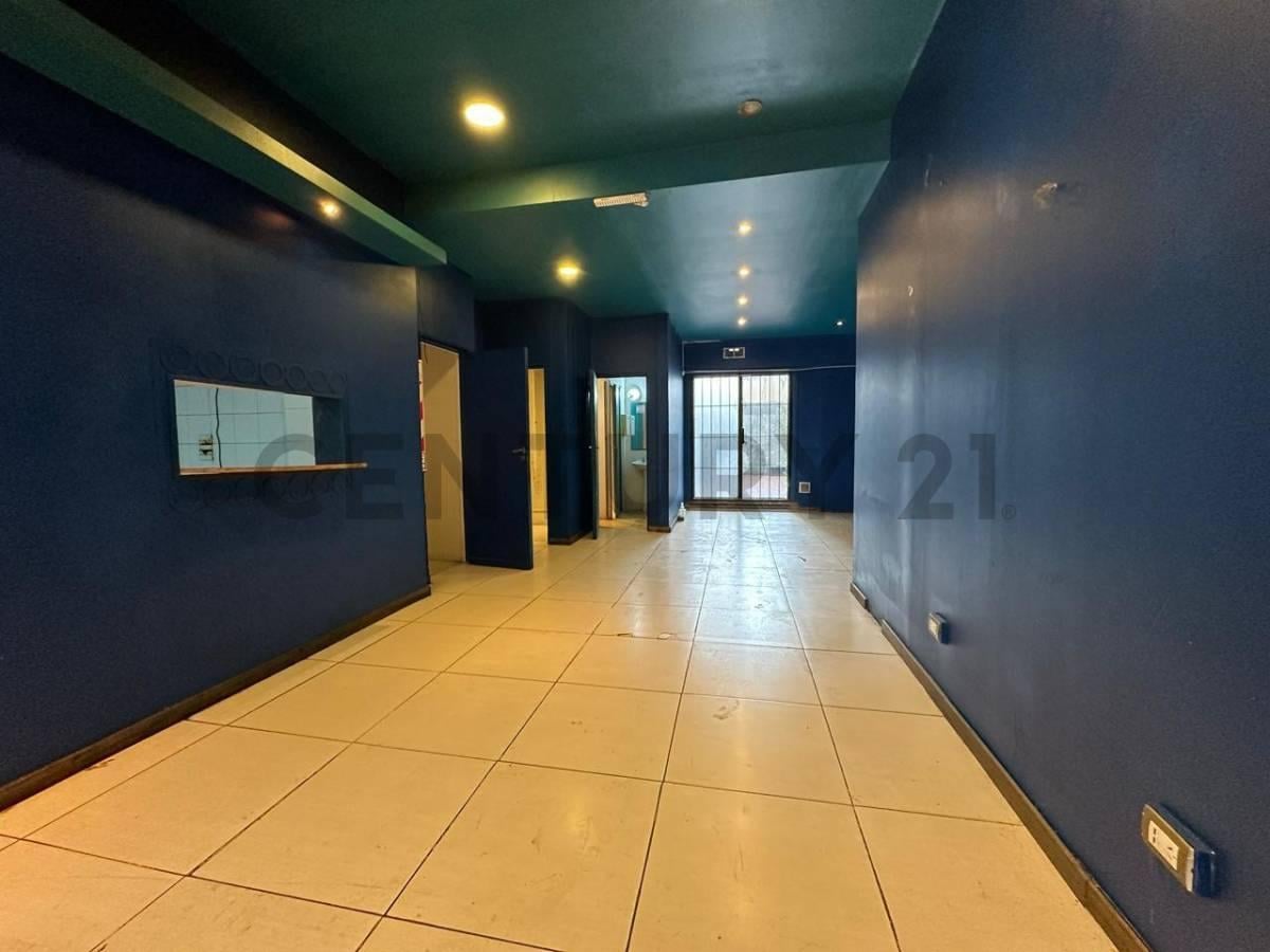 Foto de VENTA LOCAL COMERCIAL CON SOTANO Y PATIO, imagen 2