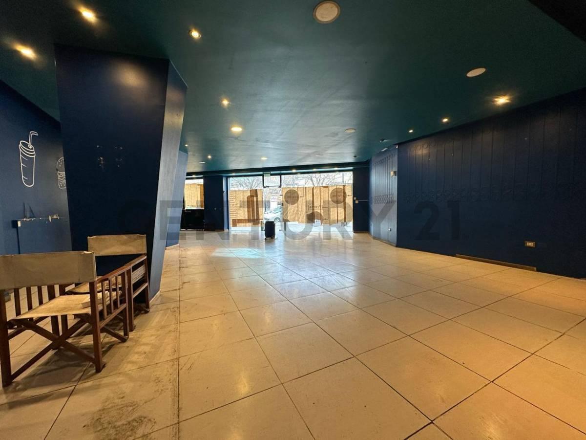 Foto de VENTA LOCAL COMERCIAL CON SOTANO Y PATIO, imagen 1