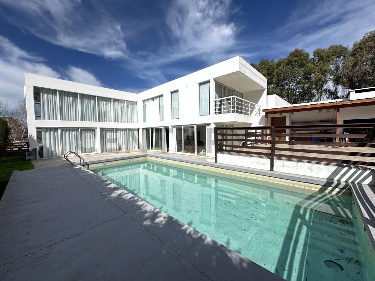 Foto de VENTA CASA 4 AMBIENTES PISCINA RUMENCO, imagen 2