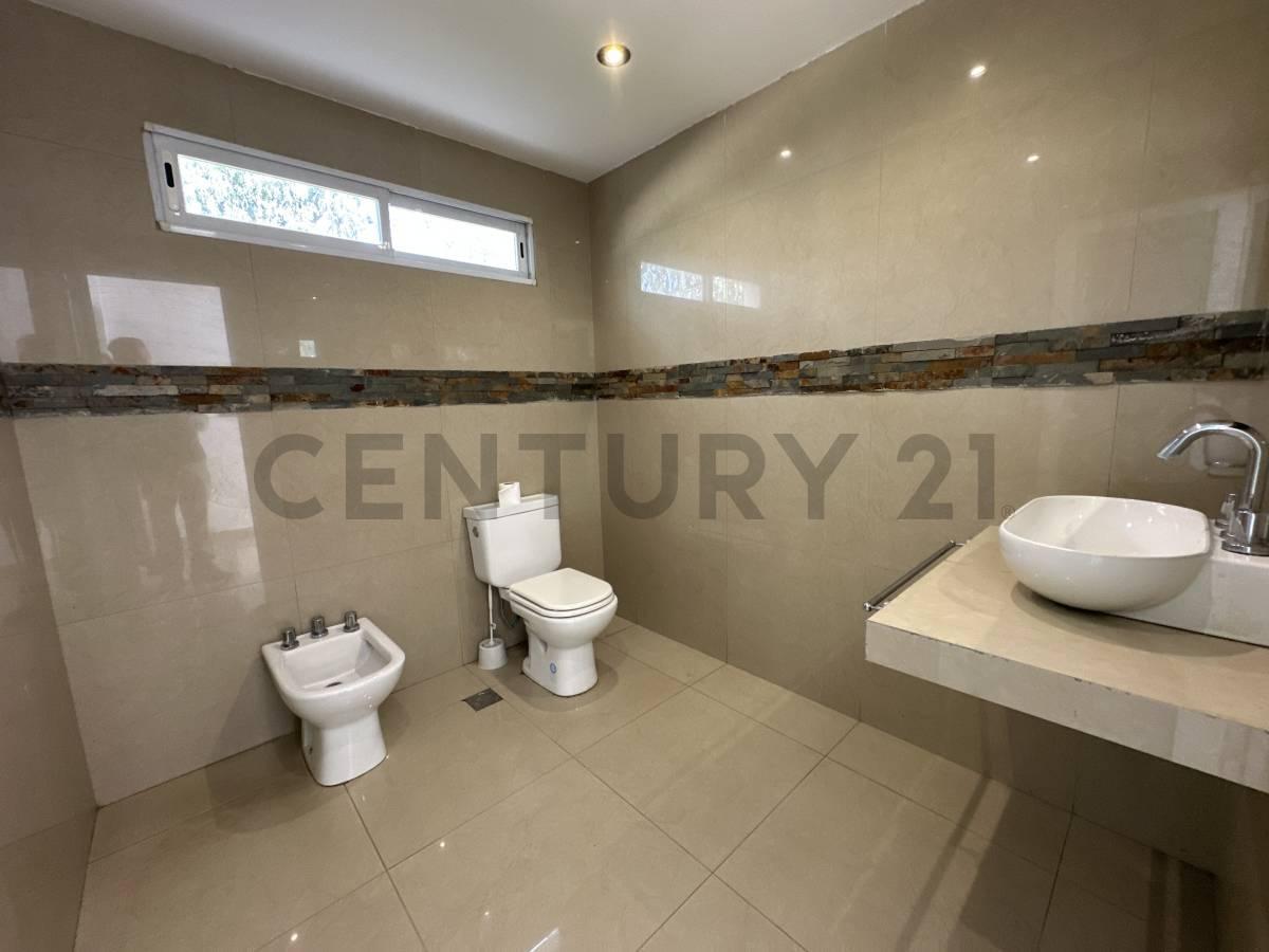 Foto de ALQUILER CASA 5 AMBIENTES CON DEPENDECIA /PILETA, imagen 1