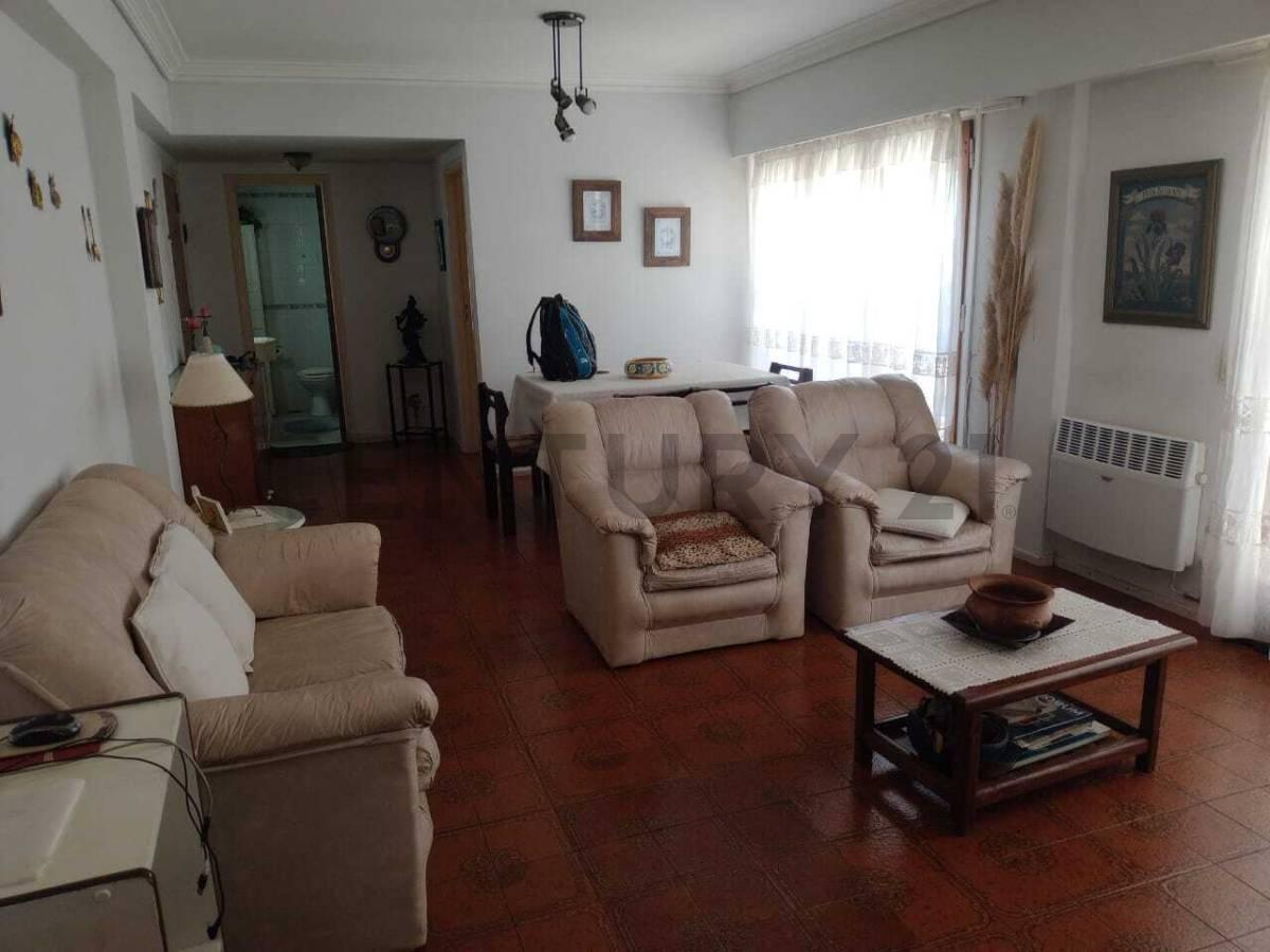 Foto de VENTA DEPARTAMENTO 4 AMBIENTES VISTA LATERAL AL MAR BALCON EN PUNTA, imagen 3