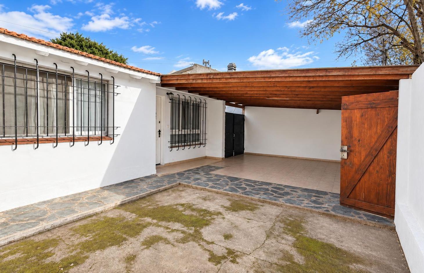 Foto de VENTA CASA 3 AMB MÁS DEPARTAMENTO 2 AMB NECOCHEA, imagen 1