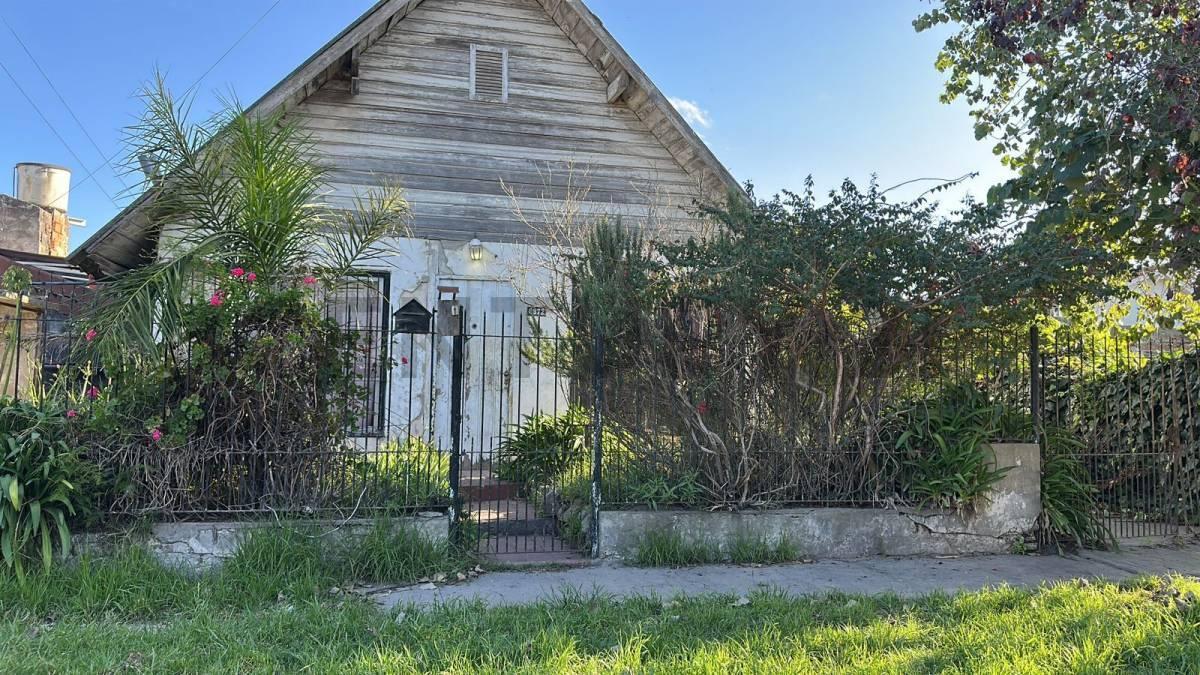 Foto de VENTA CASA 3 AMBIENTE MÁS DEPTO 2 AMB EN BLOCK BARRIO JORGE NEWBERY, imagen 1