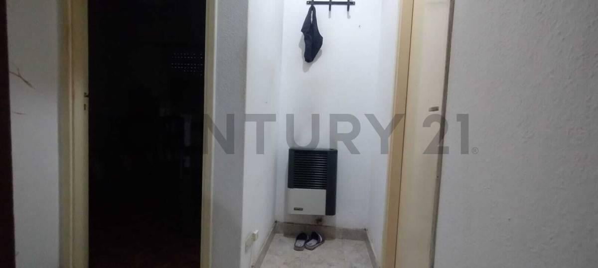 Foto de VENTA CASA 3 AMBIENTES PARQUE Y GARAGE, imagen 4