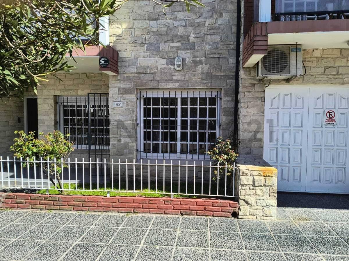 Foto de VENTA CASA TRES AMBIENTES MAS DOS DEPARTAMENTOS DE TRES AMBIENTES EN, imagen 1