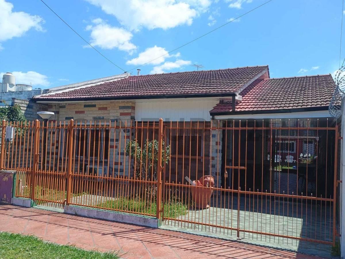 Foto de VENTA CASA 3 AMBIENTES A METROS DE AV. COLÓN, imagen 2