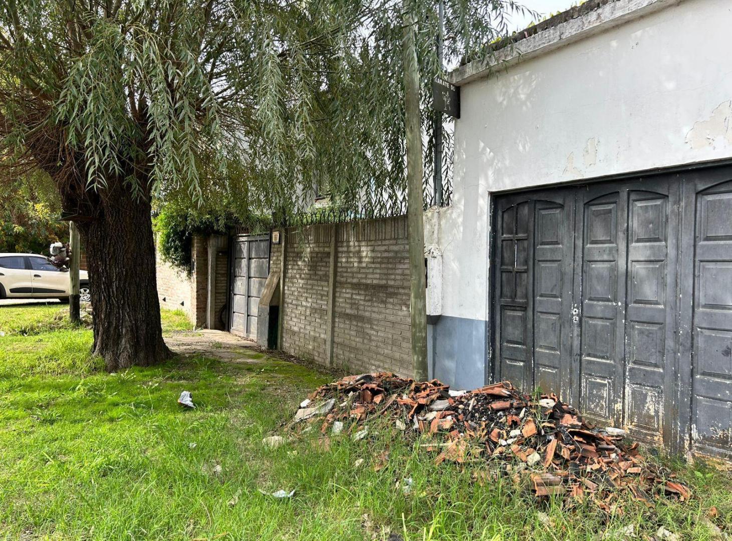 Foto de Lote con construcciones a reciclar !!!!, imagen 3