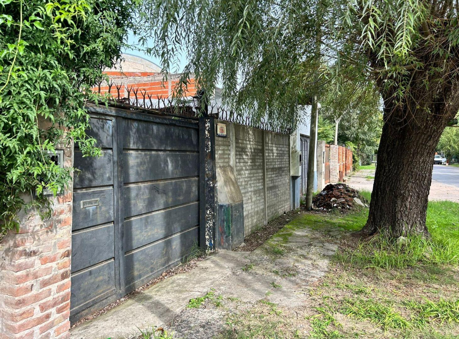 Foto de Lote con construcciones a reciclar !!!!, imagen 2