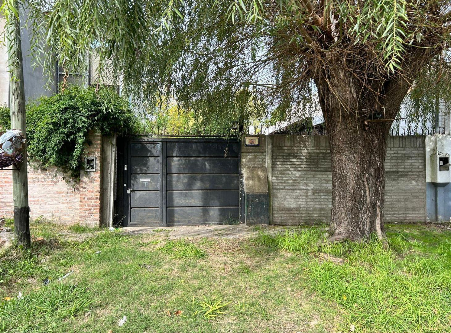 Foto de Lote con construcciones a reciclar !!!!, imagen 1