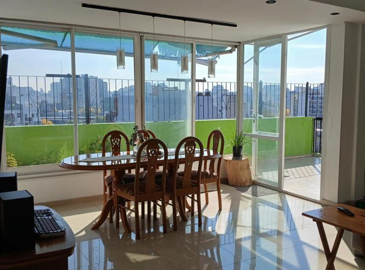 Departamento Triplex en Venta. 4 ambientes con Terraza propia y  una Suite. Parque Patricios. 3