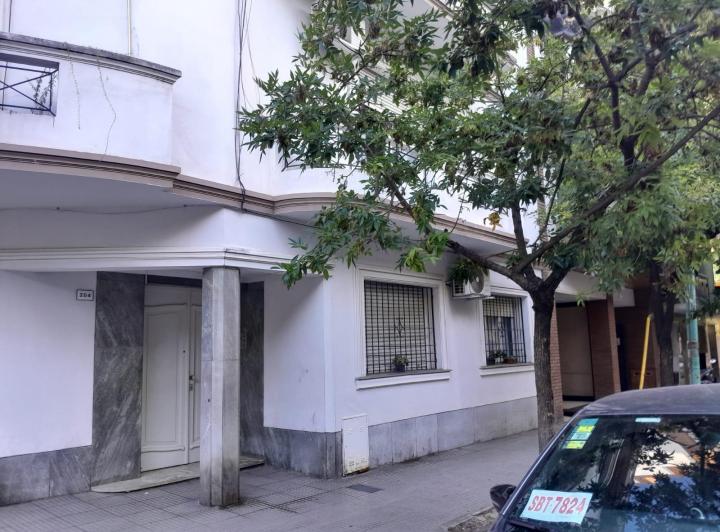 Venta de Departamento de 3 Ambientes con balcón . Superficie Total 67 m2. Caballito 5