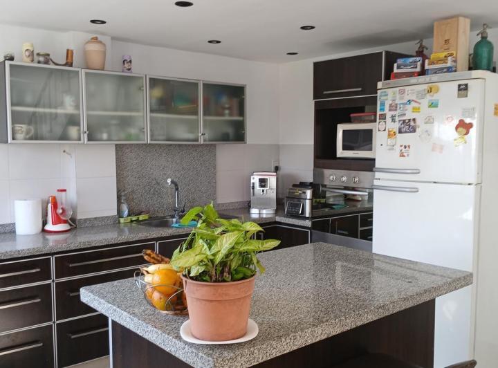 Departamento Triplex en Venta. 4 ambientes con Terraza propia y  una Suite. Parque Patricios. 4