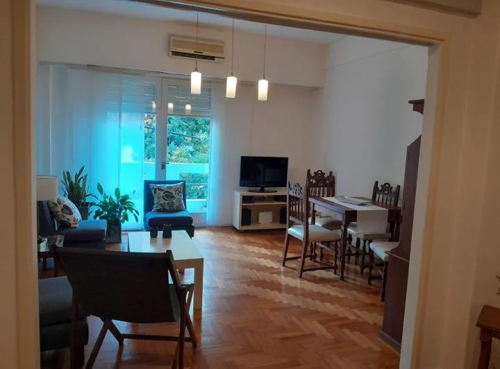 RESERVADO ! Venta de Departamento de 3 Ambientes con balcón . Superficie Total 67 m2. Caballito 2