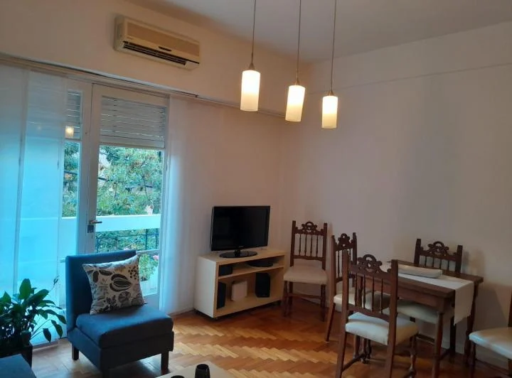RESERVADO ! Venta de Departamento de 3 Ambientes con balcón . Superficie Total 67 m2. Caballito 3