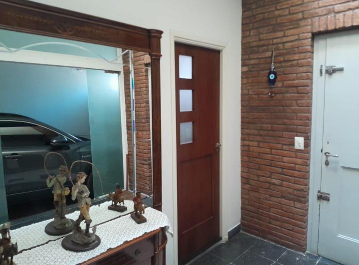 Venta Casa de   6  Amb con Coch. Cub., Patio, Jardín y Terraza. -  Superf. total 354 m2. -Versalles- 5