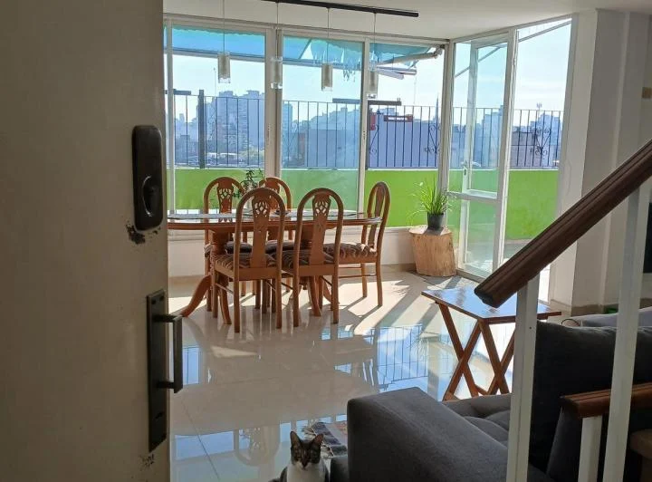 Departamento Triplex en Venta. 4 ambientes con Terraza propia y  una Suite. Parque Patricios. 2
