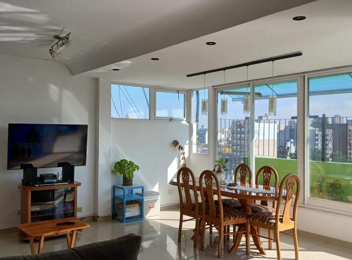 Departamento Triplex en Venta. 4 ambientes con Terraza propia y  una Suite. Parque Patricios. 5