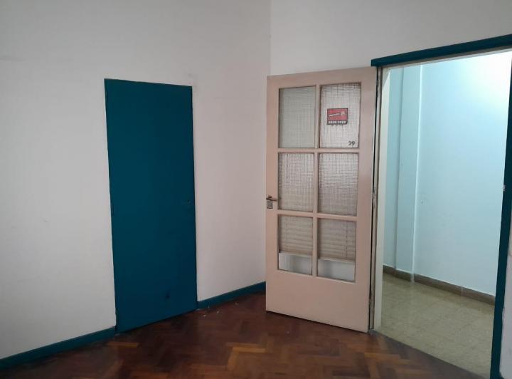 Alquiler de Oficina de 1 ambiente de 10 m2  totales . Barrio Monserrat. 1