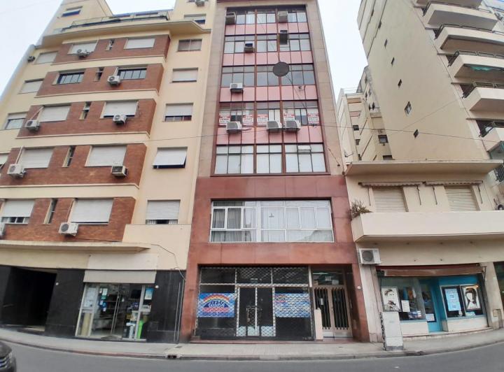 Alquiler de Oficina de 1 ambiente de 10 m2  totales . Barrio Monserrat. 2