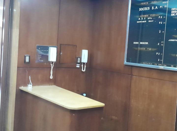 Alquiler de Oficina de 1 ambiente de 10 m2  totales . Barrio Monserrat. 5